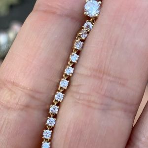 14 diamond drop earring  .30 carats earring one